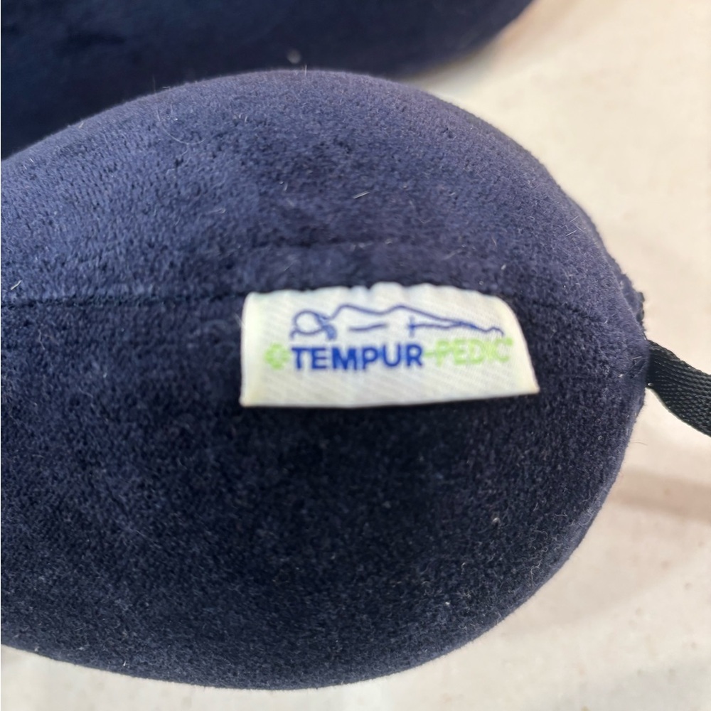 Tempur Pedic Navy Travel Pillow. - Picture 3 of 4